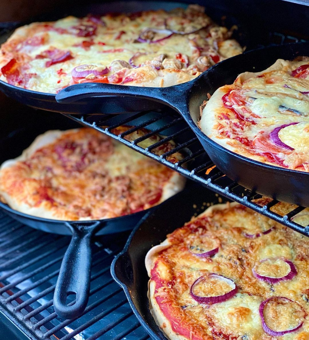 Pfannen Pizza selber machen - so geht&amp;#39;s | BBQ-Toro.de | Der Onlineshop ...